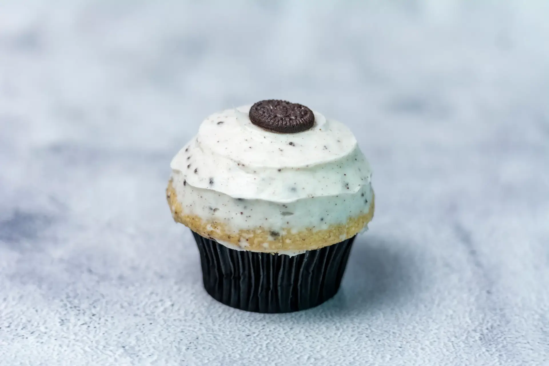 Cookies and cream cupcake scaled